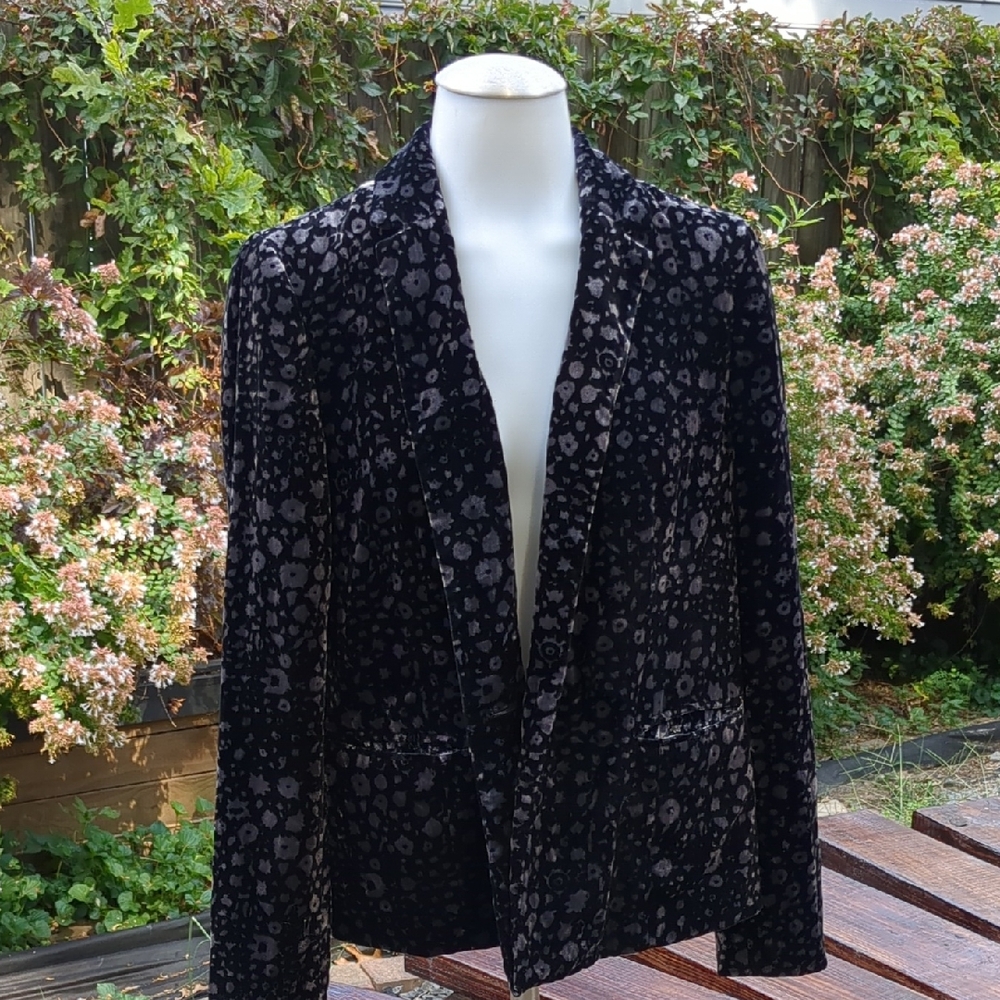 Elevenses Black and Gray Velvet Patterned Blazer